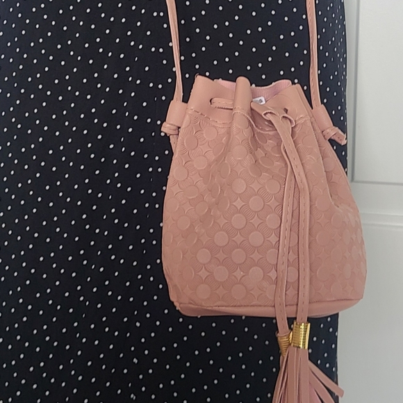 Tassel Textured Bucket Crossbody  Bag Pink - Picture 10 of 12